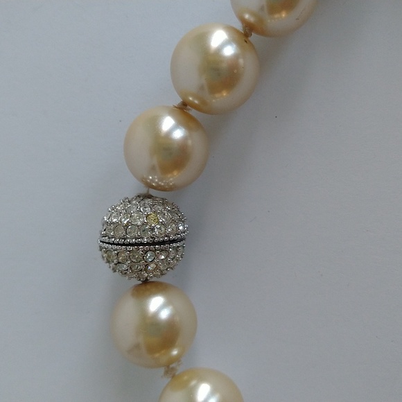 Chunky Faux Pearl Rhinestone Clasp Necklace Just Like Barbie! Vintage - Picture 2 of 4